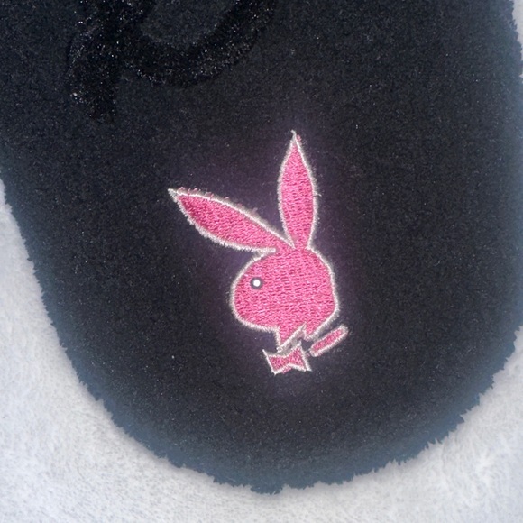 PLAYBOY Black Plush Slip-On Slippers with Pink Bunny Emblem - Picture 3 of 8